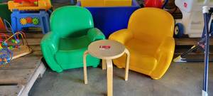 lot 39933 image: Childrens Green and Yellow Chicco Chairs W a Small Round Table