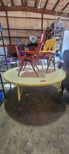 lot 39945 image: Round Childrens Worktable W Colorful Chairs