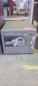 lot 39967 image: Heaby Duty Sentry Safe