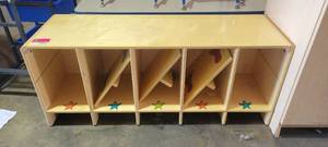 lot 39969 image: Wooden 5-Unit Cubby
