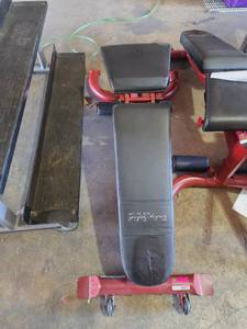 lot 39973 image: Body Solid Adjustable Bench
