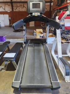 lot 39979 image: Life Fitness Treadmill With Flex Deck