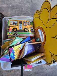 lot 45297 image: Lot of Childrens Books and Puzzles