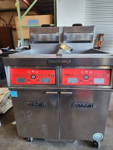 lot 45299 image: Commerical Vulcan Natural Gas Deep-Fryer Model 2TR45CF-1