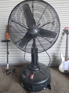 lot 45319 image: Aura Mist Fan