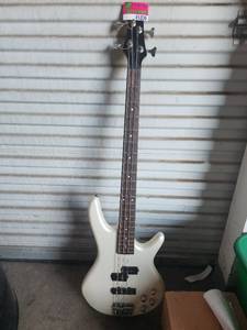 lot 45320 image: Gio Ibanez Sound Gear Guitar