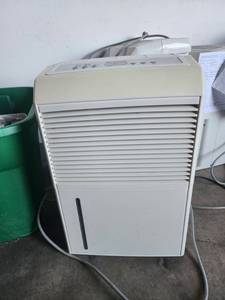 lot 45326 image: Edge Star 115V Dehumidifier Model DEP400TW