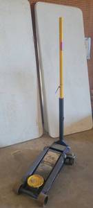 lot 45363 image: NAPA 3 12 Ton Service Jack