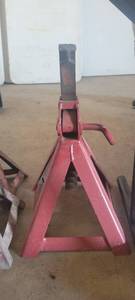 lot 45374 image: 5-Ton Jack Stand