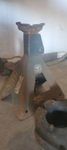 lot 45376 image: Jacks Lincoln 5-Ton Capacity Jack Stand&nbsp