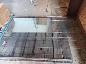 lot 45387 image: Lot of Various Size Glass