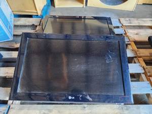 lot 39804 image: LG TV Model 32LD442B-UA