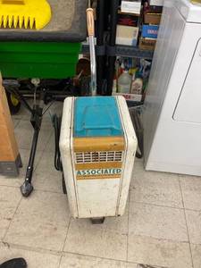 lot 9394 image: associated batter charger