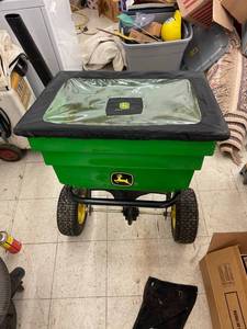 lot 9395 image: John Deere seeder