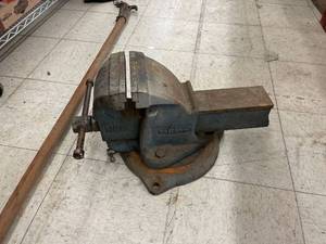 lot 9426 image: huge paramo no 6 vice