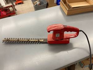 lot 9428 image: hedge trimmer
