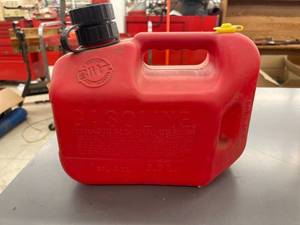 lot 9459 image: 1 gallon gas can