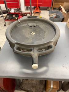 lot 9462 image: oil drain pan