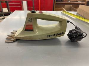 lot 9474 image: craftsman hedge trimmers
