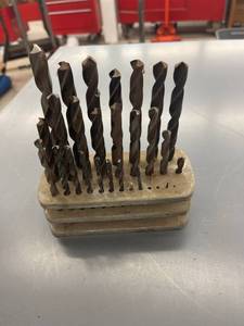 lot 9480 image: drill bit set