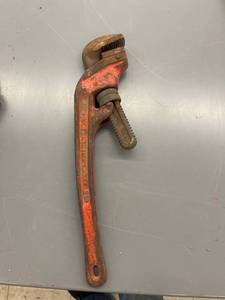 lot 9488 image: 18 inch pipe wrench