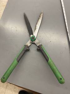 lot 9545 image: yard shears
