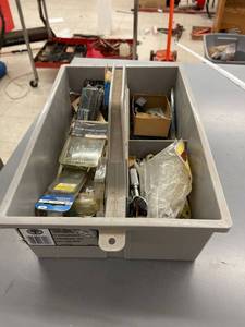 lot 9550 image: hand held tote full of stuff