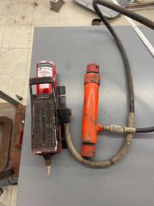 lot 9575 image: 10,000 psi black hawk pump