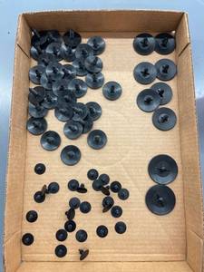 lot 9598 image: plastic clips