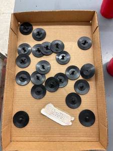 lot 9600 image: plastic clips