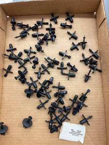 lot 9601 image: plastic push clips