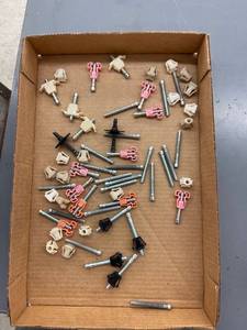 lot 9618 image: headlight adjusters