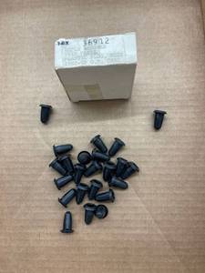 lot 9625 image: plastic plugs
