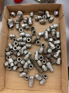 lot 9632 image: lug nuts & studs