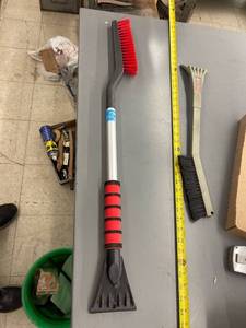 lot 9639 image: ice scraper