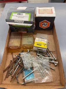 lot 9654 image: lot of screws
