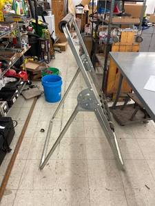lot 9692 image: 3M fender stand
