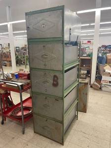 lot 9728 image: huge locker drawers with keys