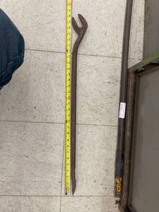 lot 9731 image: large pry bar