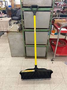 lot 9734 image: steel core snow shovel