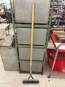 lot 9737 image: thatching rake