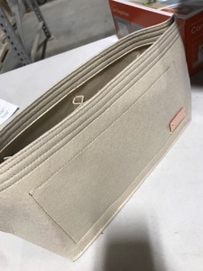 lot 7570 image: Beige standing bag no zipper