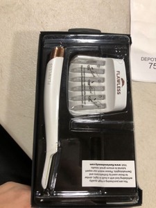 lot 7545 image: Finishing Touch Flawless Dermaplane Glo - White