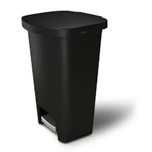 lot 7518 image: Glad Plastic Step Trash Can