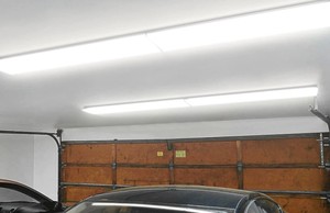 lot 1558 image: Ant Lux LED Wraparound Ceiling Light, White, 47 W