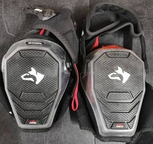 lot 7728 image: Husky Gel Comfort Black Knee Pads 2
