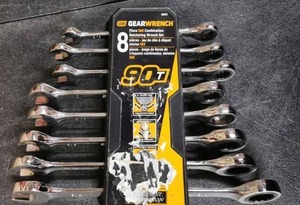 lot 7800 image: GearWrench 90-Tooth SAE Ratcheting Combination Wrench Set with Tray (8-Piece)