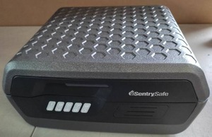 lot 6044 image: Sentry Safe Heavy Duty Combination Fire Safe LOCKED WONT OPEN