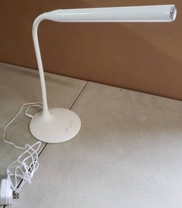 lot 10340 image: Bendable Desk Lamp, White