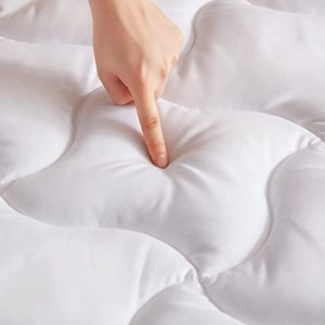 lot 2084 image: Sleep Zone Mattress Cover- Twin
